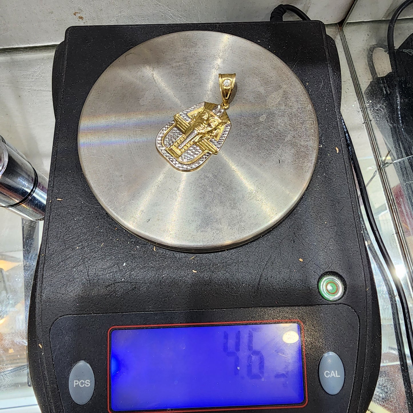 Colgante de faraón de oro de 10 quilates