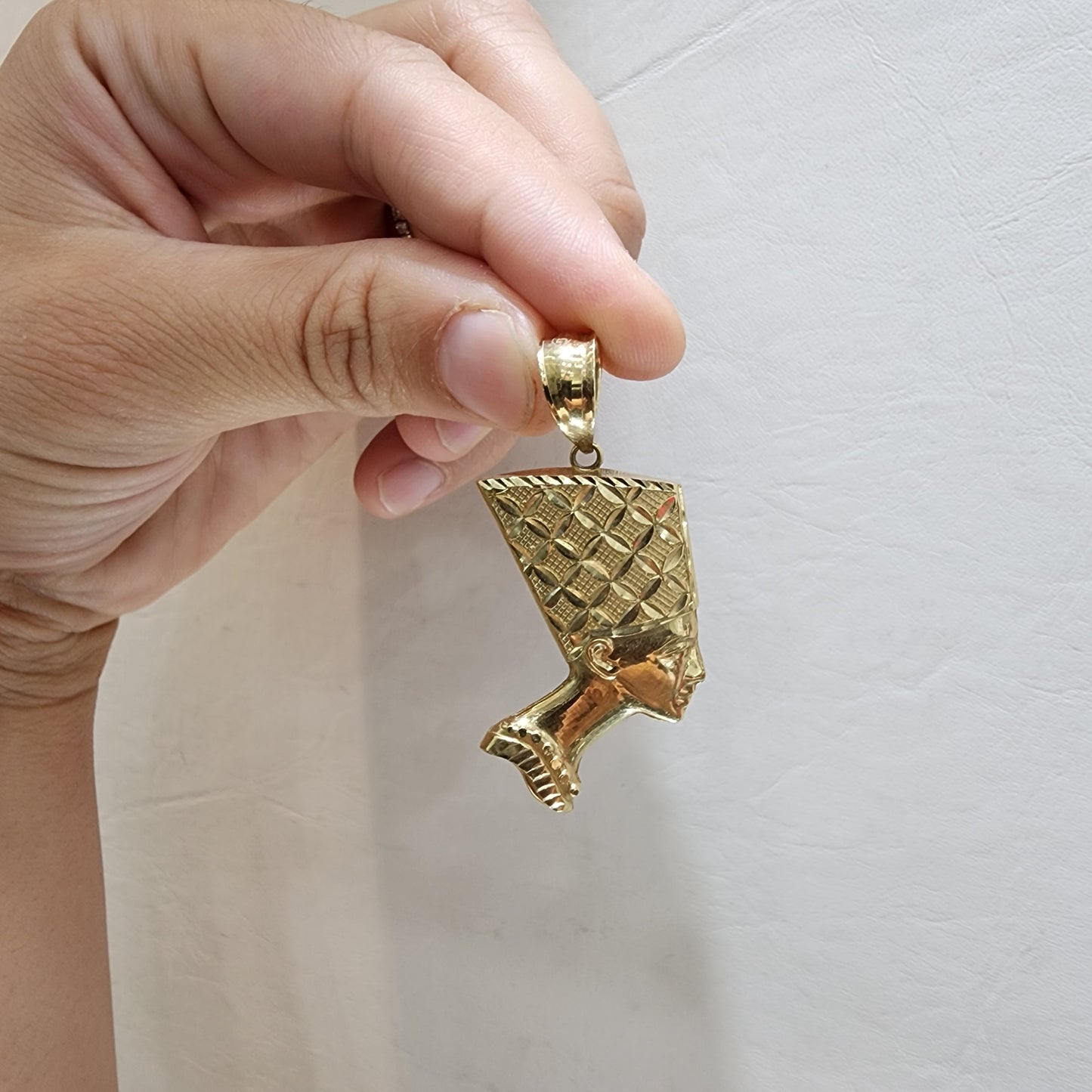 Pendentif Reine Néfertiti en or 10 carats