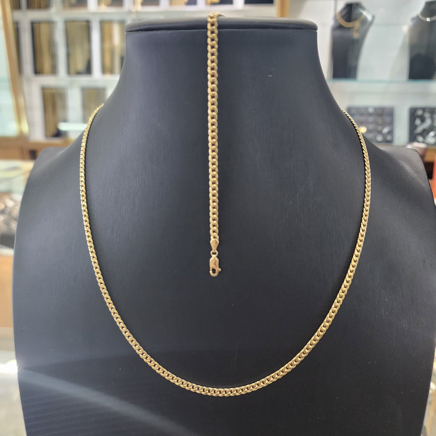 Cadena y pulsera cubana de oro de 10 quilates.