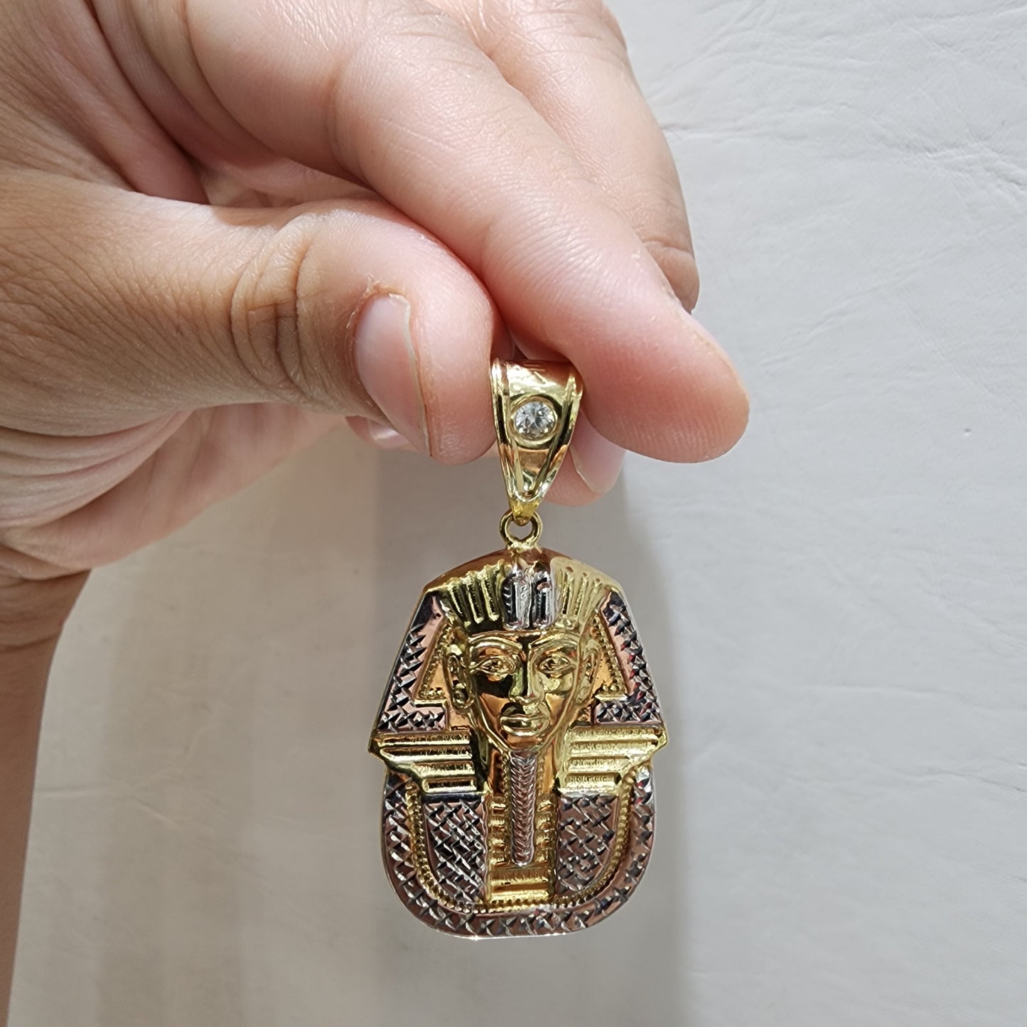 Colgante de faraón de oro de 10 quilates
